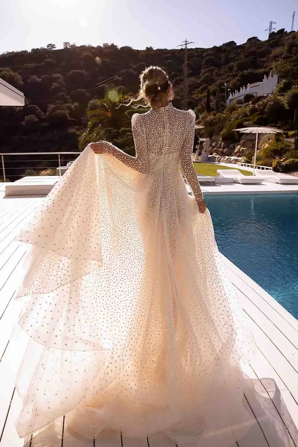 Luxury Women's Bridal Dresses High Neck Beaded Tulle Wedding Gown By The Sea 2023 Long Sleeve Robe De Mariée Cleaning Train Robe