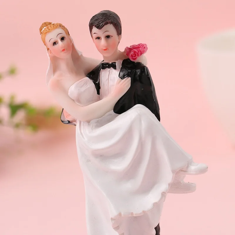 Decoration Bridegroom Holding Bride Resin Craft Ornaments European Wedding Gifts Wedding Supplies Festive