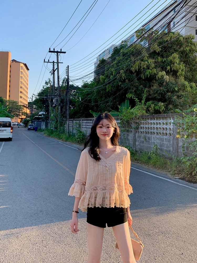 

Винтажная блузка с богатой вышивкой кружевом, женская, миди, с V-образным вырезом, мягкая, во французском стиле, из полиэфирного волокна, однотонная, весна-лето