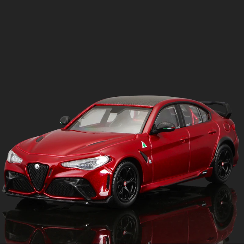 Bburago 1:43 Alfa Romeo Giulia GTAm Sport Cars Model Alloy Luxury Diecast Cars Model Display Box Collection Gift For Adults