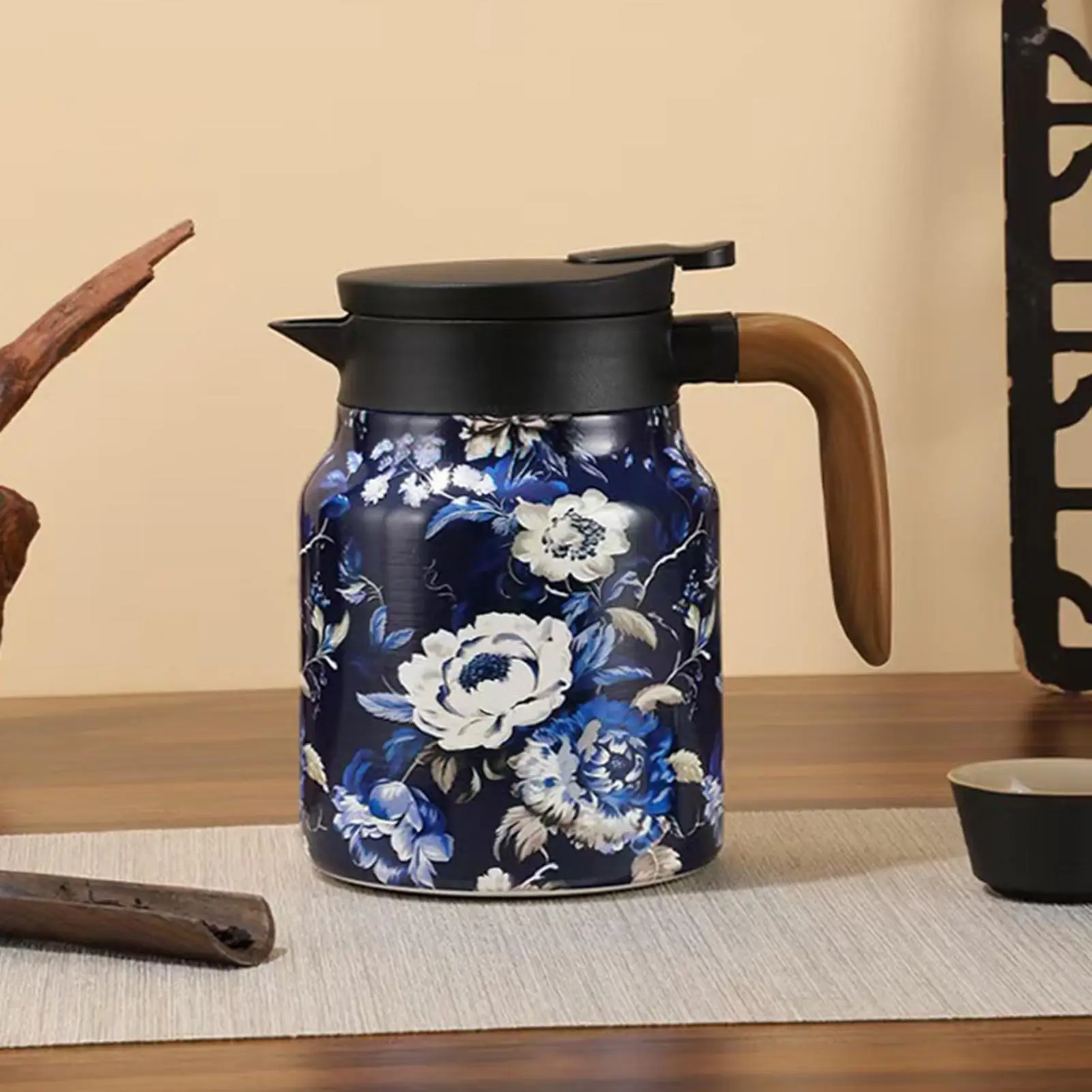 

Tea Pot 1L Vintage Stainless Steel Insulated Leakproof Built-in Strainer Tea Water Kettle for Home Office Kitchen Apartment