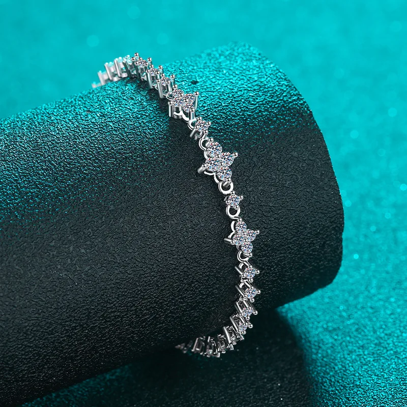 

1,38 карата Муассанит S925 Браслеты из стерлингового серебра для женщин с покрытием Pt950 Микроинкрустация Цветы Подарок любовнику Ювелирные изделия оптом