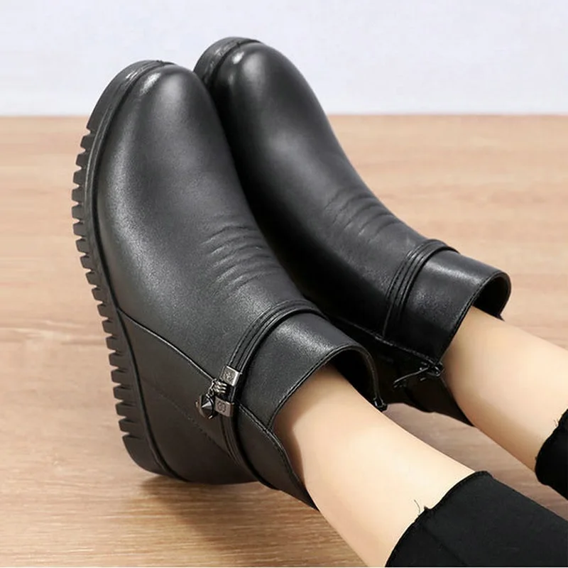 Autumn Winter Fashion Boots Women Leather Ankle Warm Boots women\'s casual ankle boots mother flat warm non-slip cotton shoes