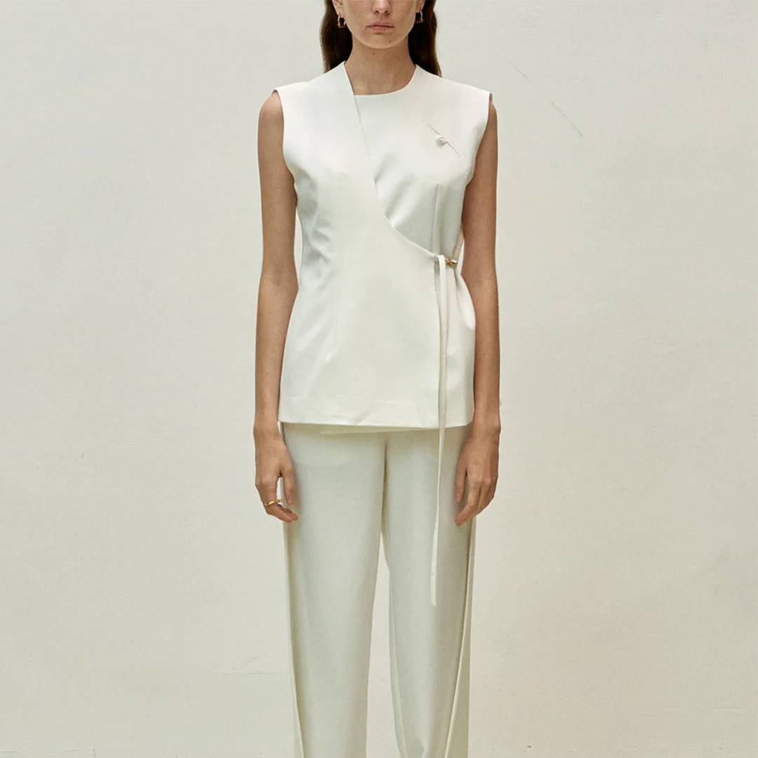 

2025 Early Autumn Fashion Sleeveless Top Asymmetrical Vest Women'S