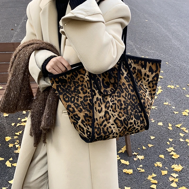 

Повседневная холщовая большая сумка с леопардовым принтом, женская сумка, сумка для путешествий, мягкая кожаная сумка с двойной ручкой, магнитная сумка...
