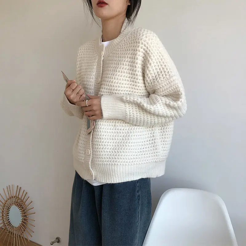 Korean Fashion Autumn New Women Knitted Tops Cardigans Simple Casual O Neck Long Sleeve Single Breasted Loose Knitting Cardigan