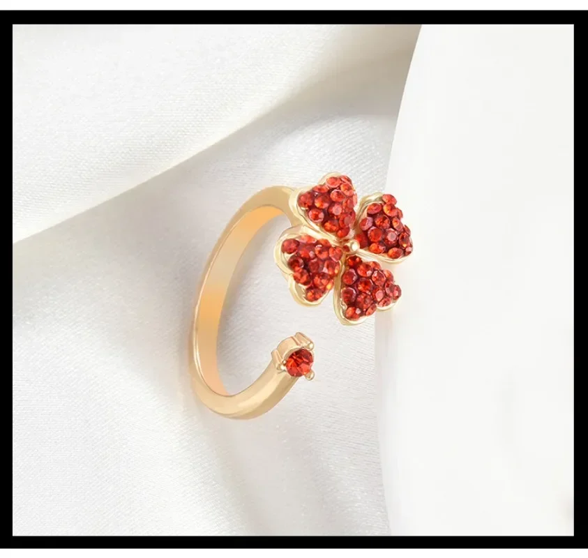 A new four-leaf clover red rotating ring and open ring, for your best friend