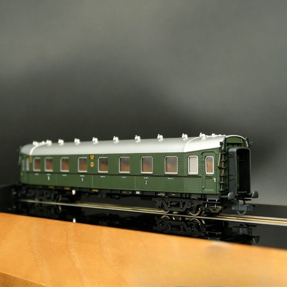 Roco HO Scale 1/87 Model Train DRG Era II Hecht Passenger Coach Item No.6200135 1st/2nd Class Compartment Passenger Coach