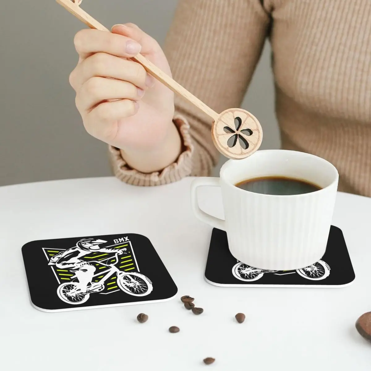 

Bmx Apparel Ретро BMX Bike Old School Patch Подставки Кожаные салфетки Нескользящие изоляционные кофейные коврики для подушечек Набор из 4 шт.