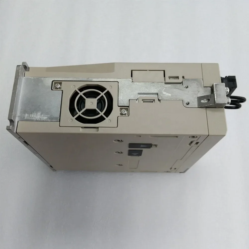 

SERVO DRIVE SGD7S-7R6A00A002 1PCS