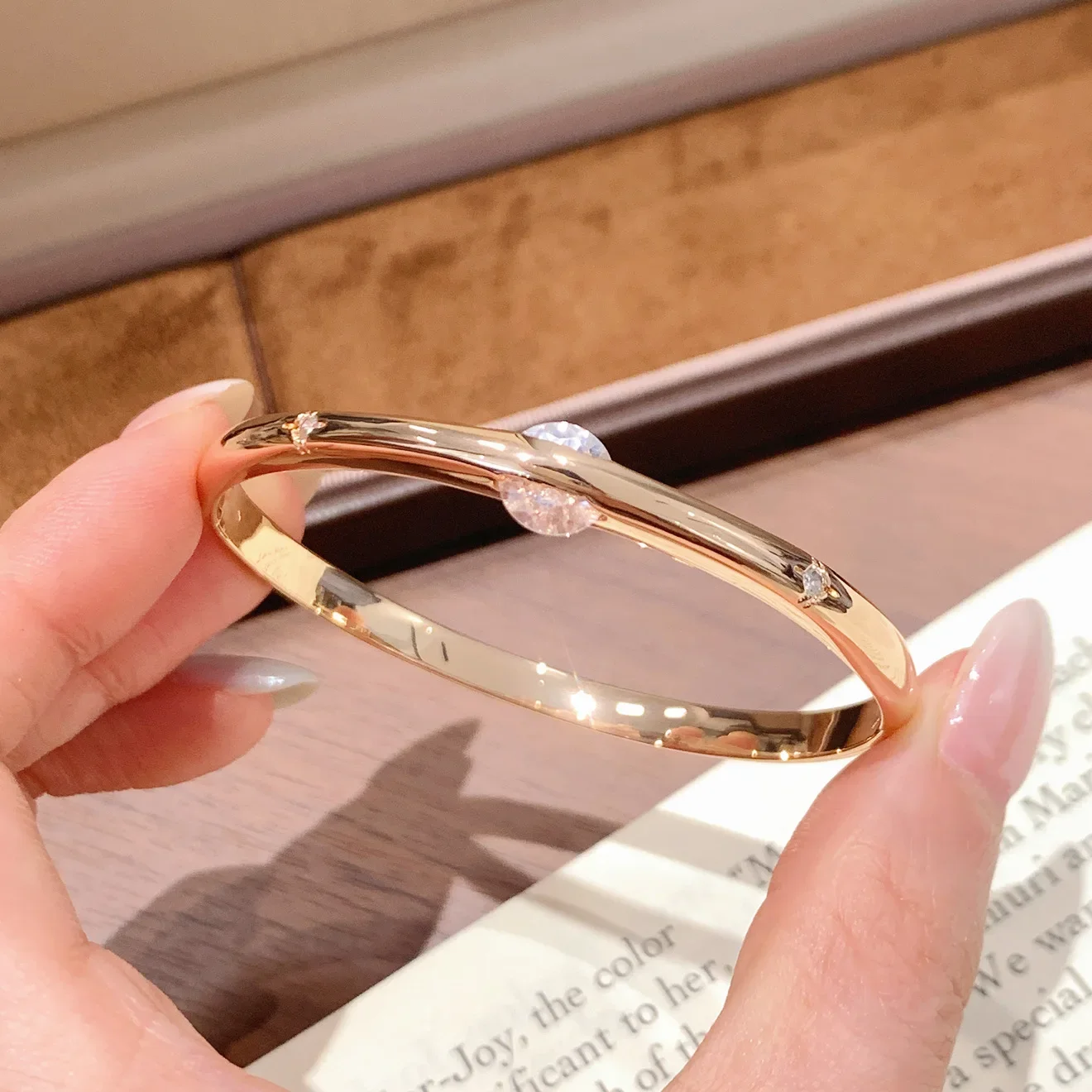Fashion Light Luxury Rhinestone Planet Orbit Star Bangle Elegant Women Hand Jewelry