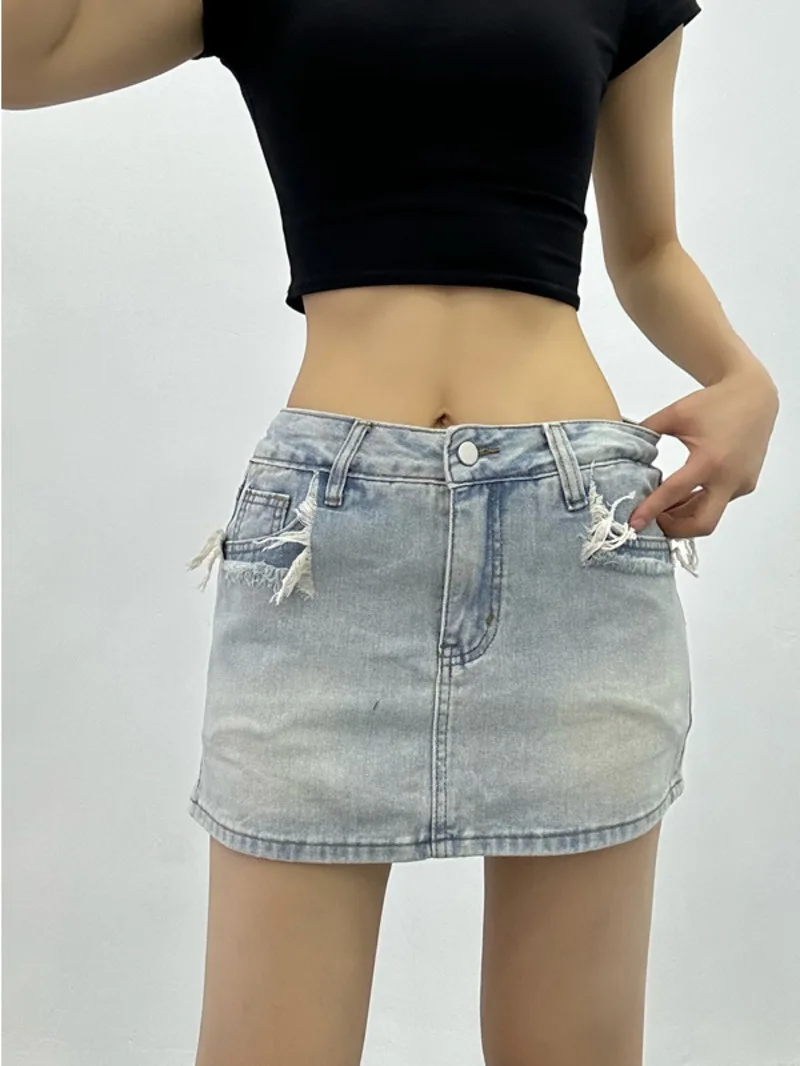 Neuer Stil Sommer würziges Mädchen niedrige Taille Denim Wrap Hüfte kurzen Rock Frauen Nische Design zerrissene Kanten personal isierte schlanke Minirock 4zzp