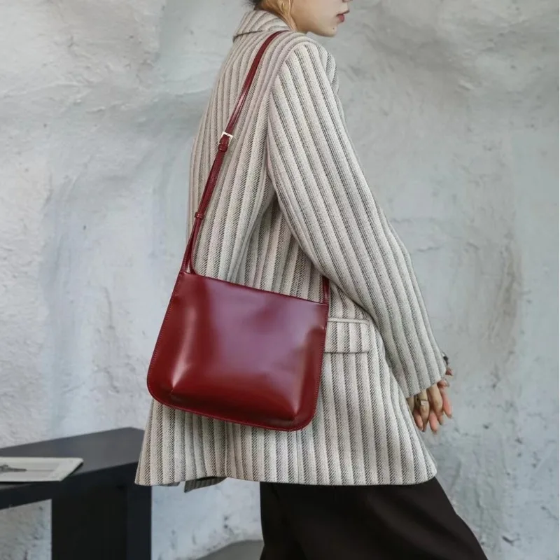 

Korean Minority Minimalist Style Shoulder Bags High Quality Large Capacity Vintage Commuter Handbags Light Luxury Solid Bolsas