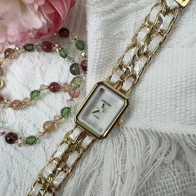 ساعة نسائية أنيقة بسلسلة عصرية ساخنة بنفس النمط ساعة نسائية بسوار ساعة هدية نسائية للنساء