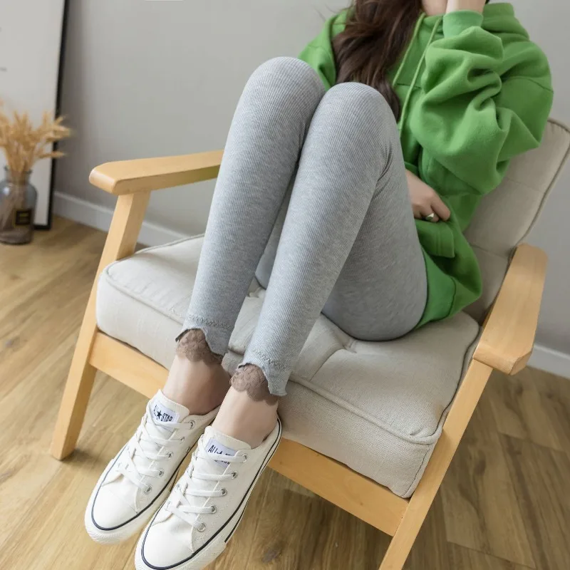 Legginsy damskie ocieplane polarem z koronkowym wykończeniem, termiczne rajstopy, odzież zimowa, spodnie plus size, modelujące pośladki, modne legginsy na zimną pogodę.