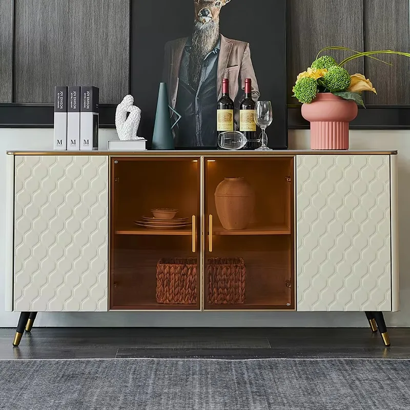 

The dining side cabinet is light and luxurious, and the rock table is integrated with the wall locker.