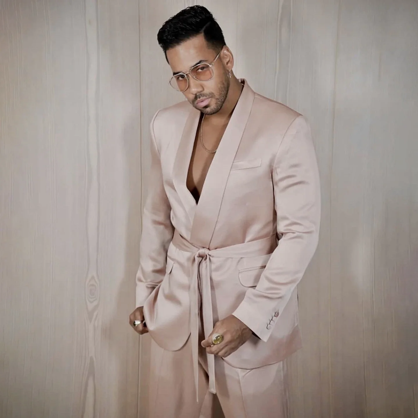 

Luxury Pale Pink Men's Suit Silk Satin with Belt Wedding Groom 2 Pcs Slim Fit Prom Shawl Lapel Fashion Suits Male Customized