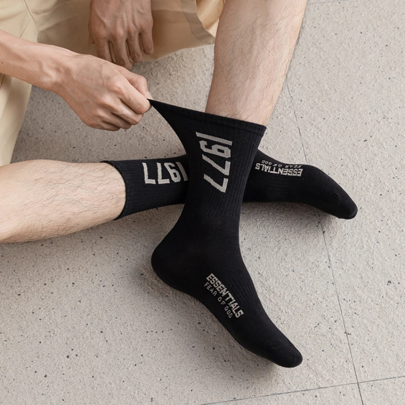 Chaussettes de sport en coton respirant pour hommes et femmes, bas de luxe, long tube, décontracté, skateboard, marque de créateur, mode, essentiel, 4 pièces