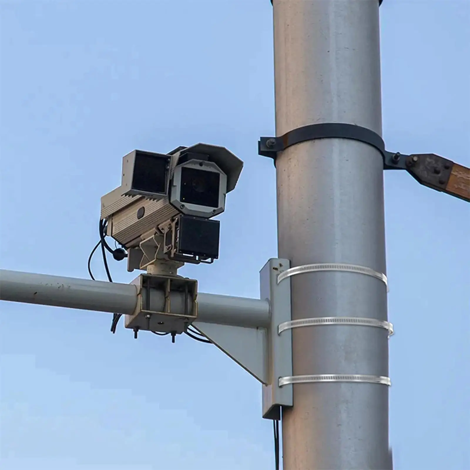 Heavy Duty Pole Clamp Sign Mounting Hardware with Adjustable Diameter for Mailbox Lamp Post Utility
