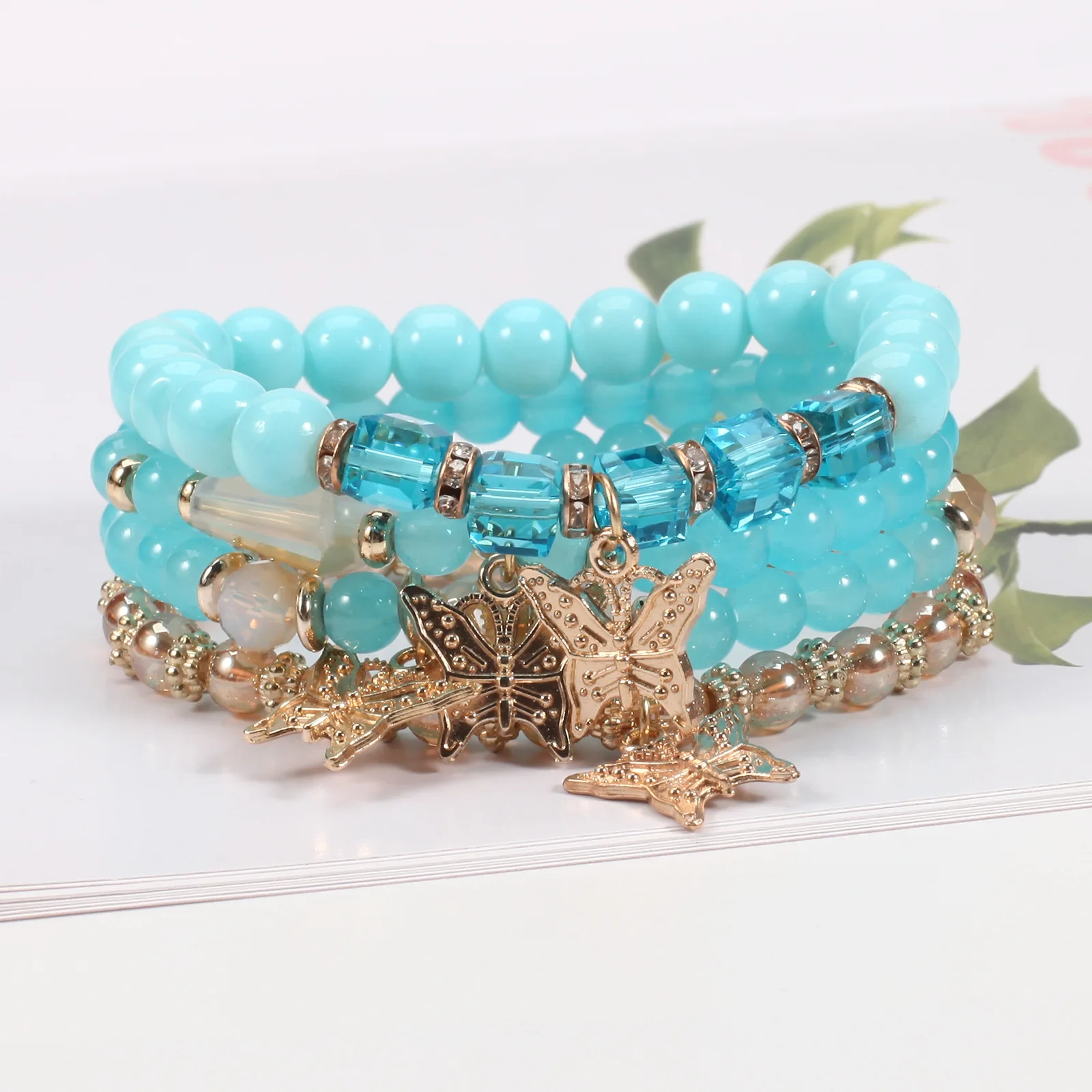 4-teiliges modisches Schmetterlings-Charm-Armband-Set für Damen, Kristallperlen-Kettenarmreif, trendiger Schmuck und Accessoires für Frauen – Detail 12