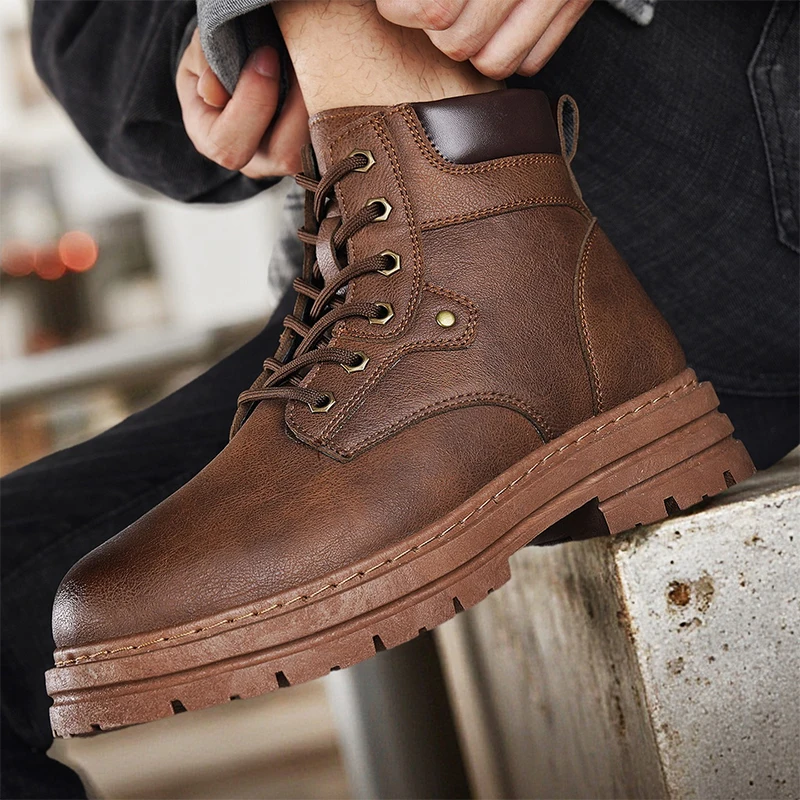 الرجال 2025 شتاء جديد منتصف أعلى الدانتيل متابعة سميكة سوليد أحذية العمل عالية أعلى الأحذية النمط البريطاني الرجعية أحذية بوت قصيرة