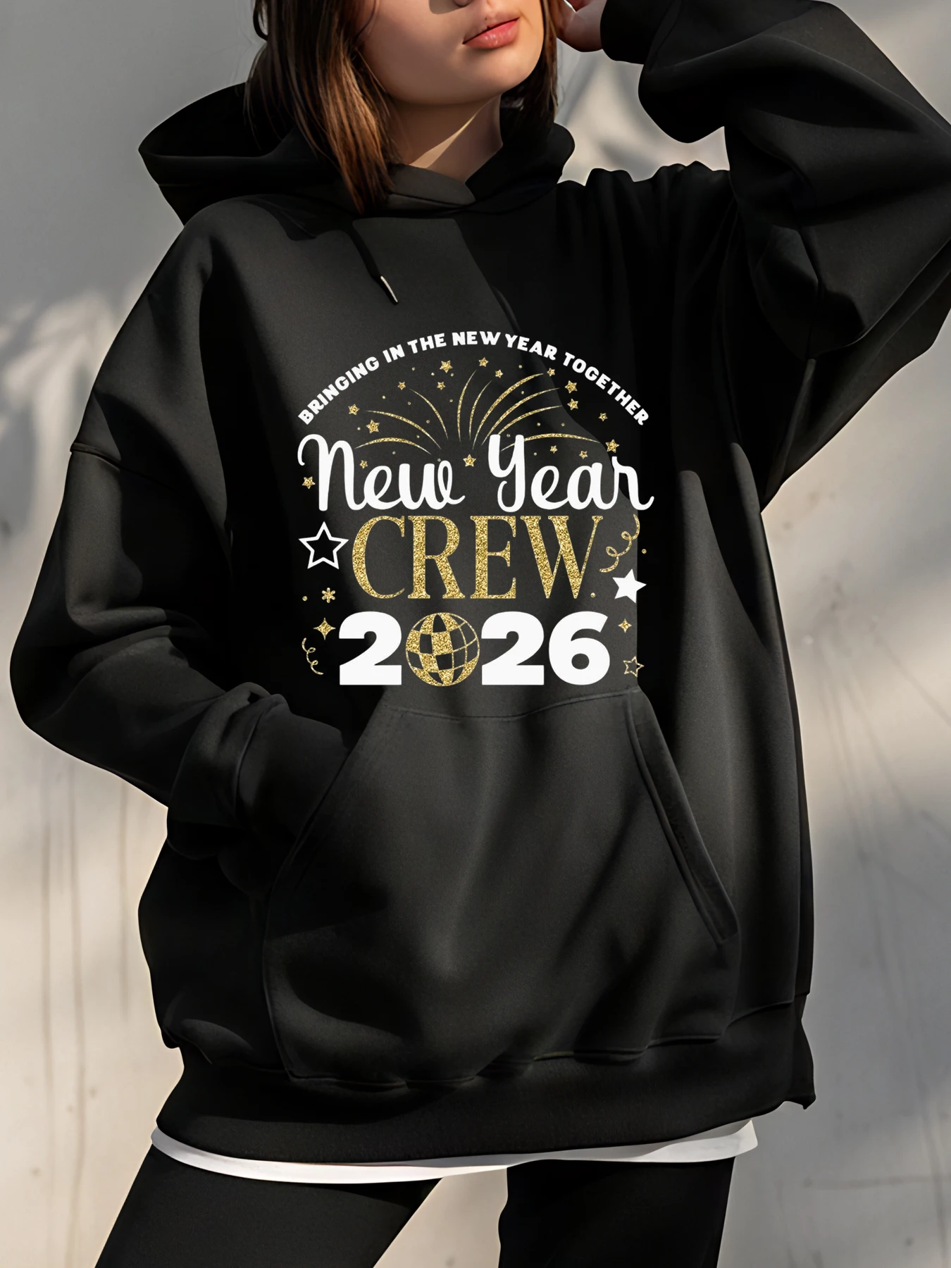 

Толстовка новогоднего экипажа 2026 с фейерверком и звездами для праздничных торжеств