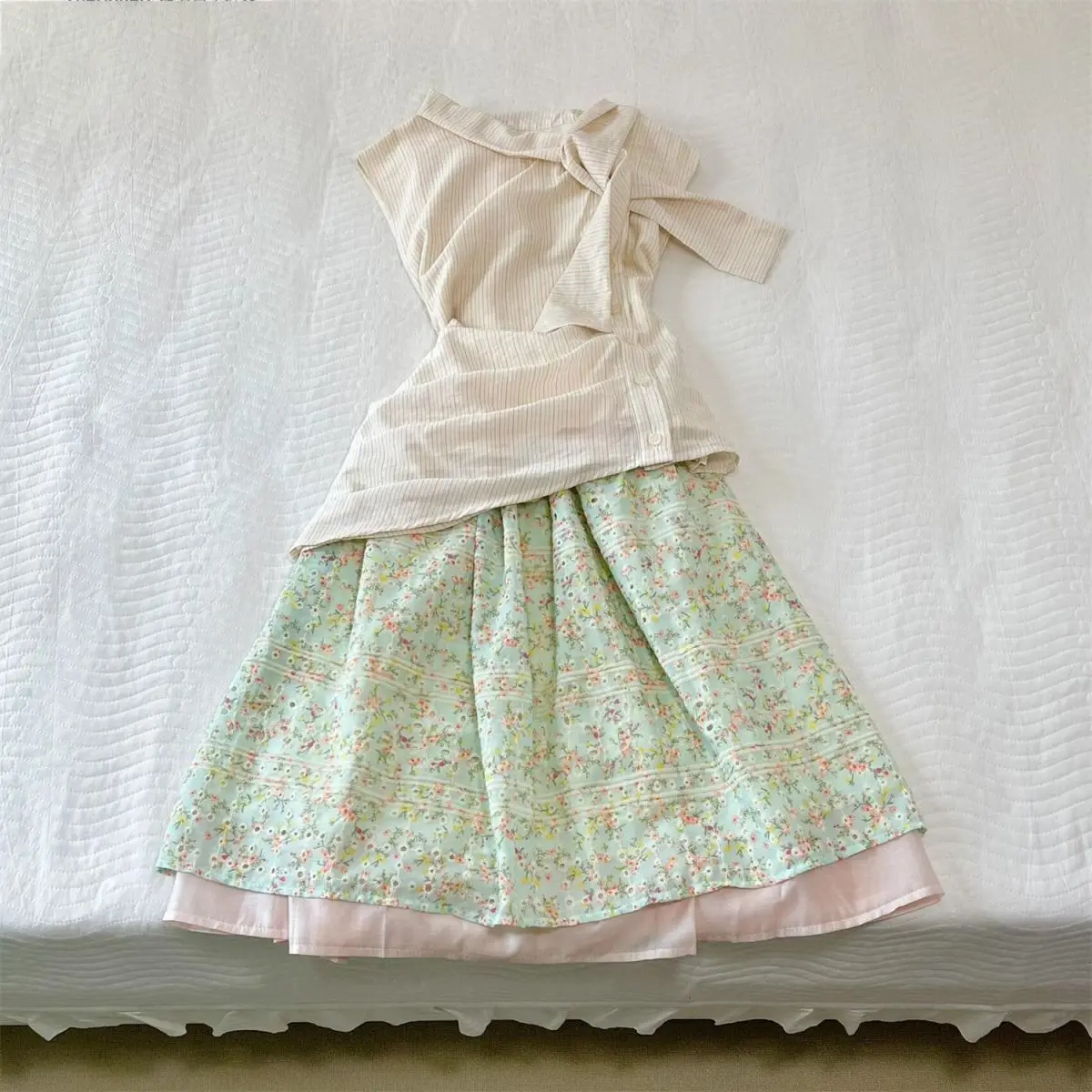 

Японское платье, нежный комплект из 2 предметов Y2k, винтажный топ в полоску + короткая юбка с цветочным принтом, каваи, женское платье 90-х годов, горячее, милое, модное, летнее, шикарное