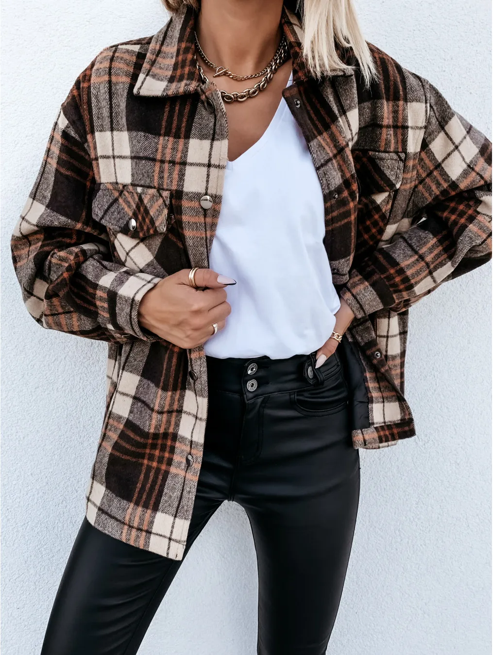 Instagram influencer autumn and winter loose fitting retro plaid long sleeved shirt jacket women\'s metal buckle wool jacket