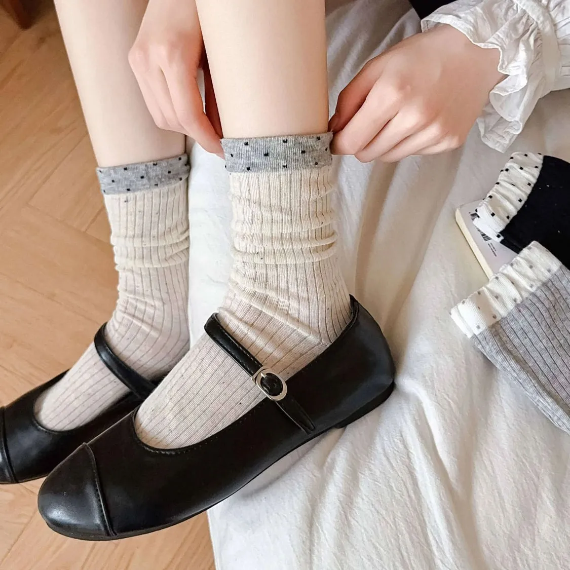 3 ペアレースドットシームレスソックス女性ミッドカーフソックスカラーブロックスタックソックス