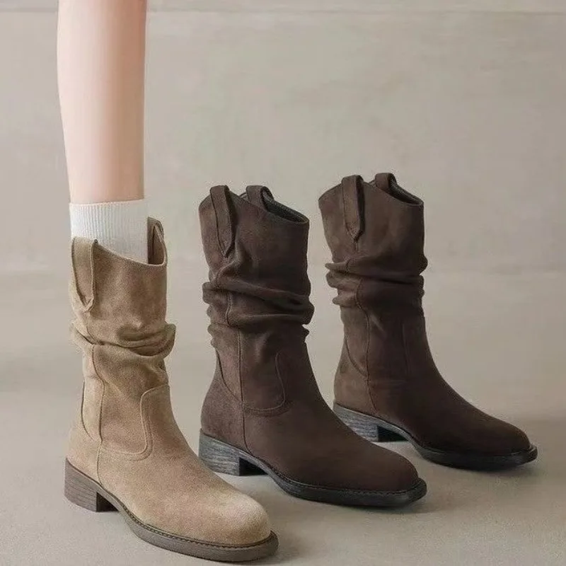 Botas vaqueras holgadas hasta la mitad de la pantorrilla para mujer, con punta cuadrada y tacón bajo de bloque. Parte superior de ante suave, diseño de caña arrugada. Botas de Moda Vintage