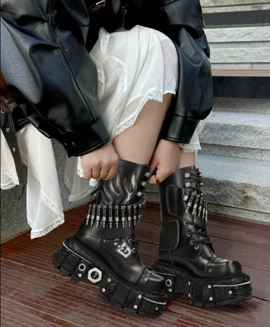 

Мужские/женские ботинки Dark Knight на платформе, новинка 2026, модель металлической пули, ботинки в стиле панк, кожаные мотоциклетные ботинки на толстой подошве 8 см