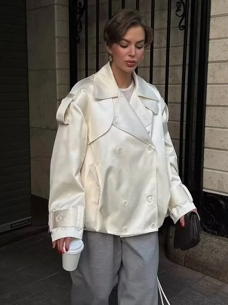 

HH Women 2025 Winter Fashion Versatile Lapel Double-breasted Short Trend Coat Female Casual Streetwear Pocket Decorative Jacket