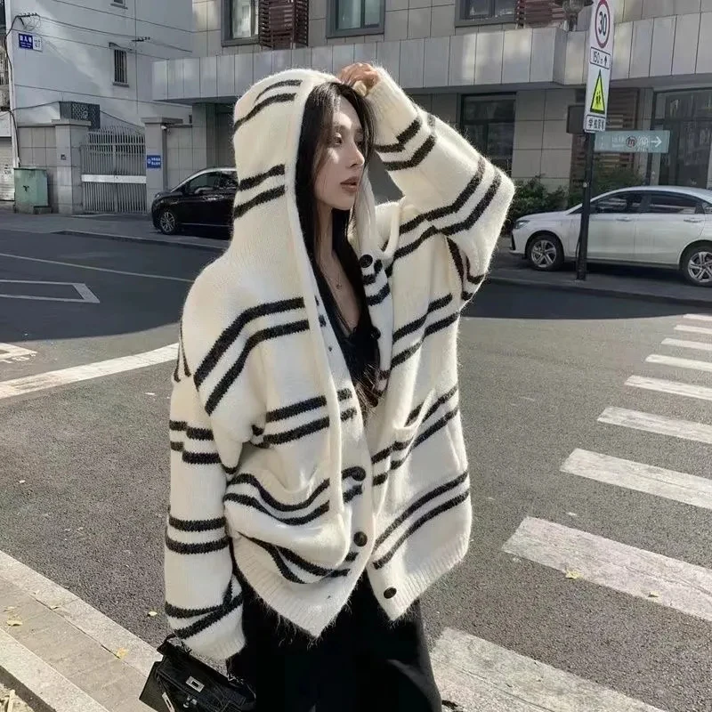 

Полосатый вязаный кардиган с капюшоном, женский свободный повседневный свитер с длинными рукавами, корейский свитер на шнурке, осень-зима, топы с карманами на пуговицах