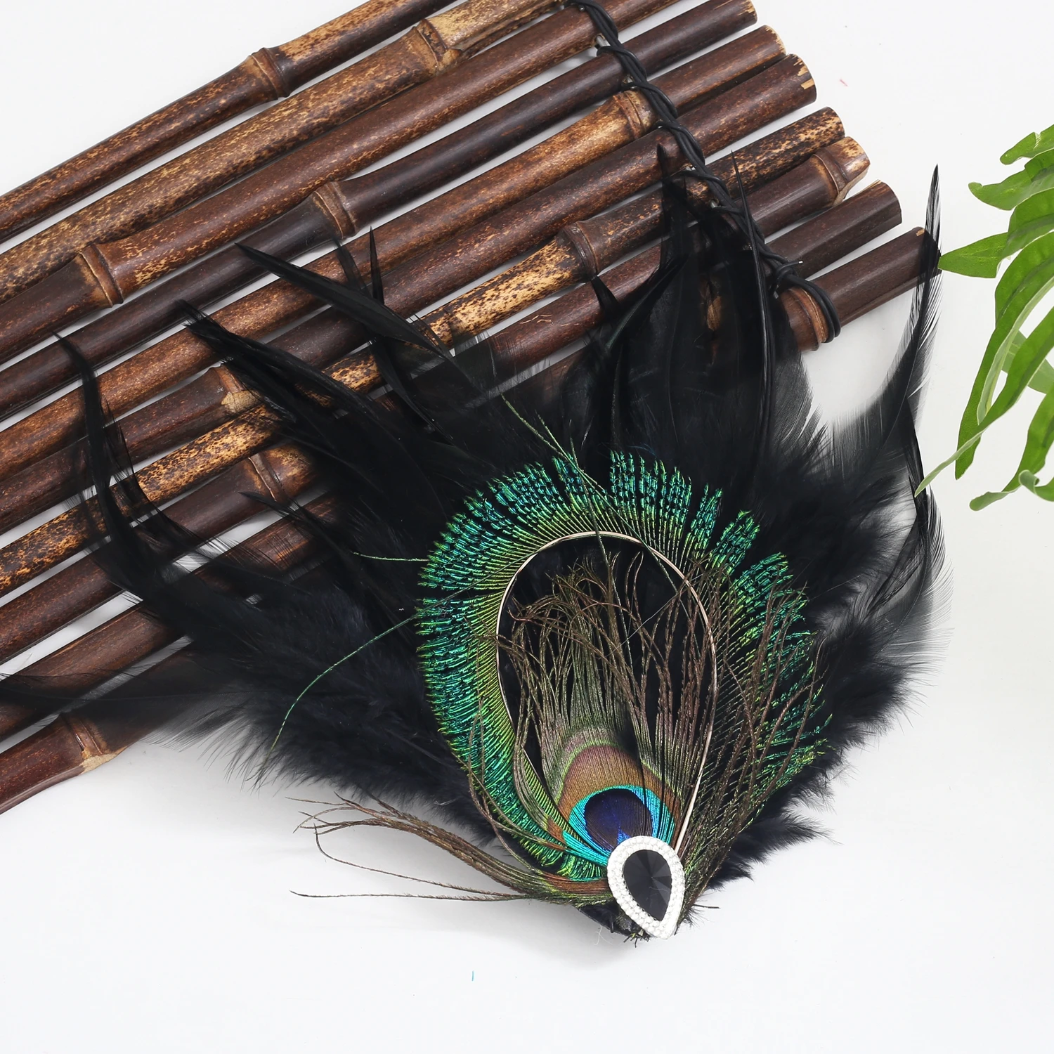 1 new contrasting peacock feather hair clip, retro Bohemian Indian hair accessory suitable for parties and concerts