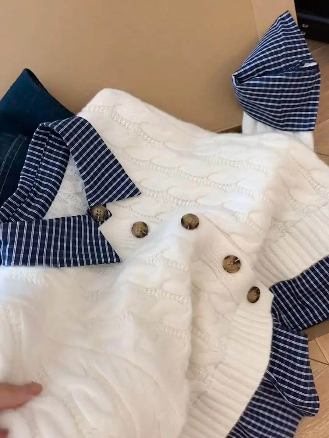 كارديجان نسائي على الطراز الكوري بتصميم قميص مزدوج وهمي فوق سترة محبوكة للخريف والشتاء، ملابس خارجية أنيقة بأسلوب عملي وقصة ضيقة