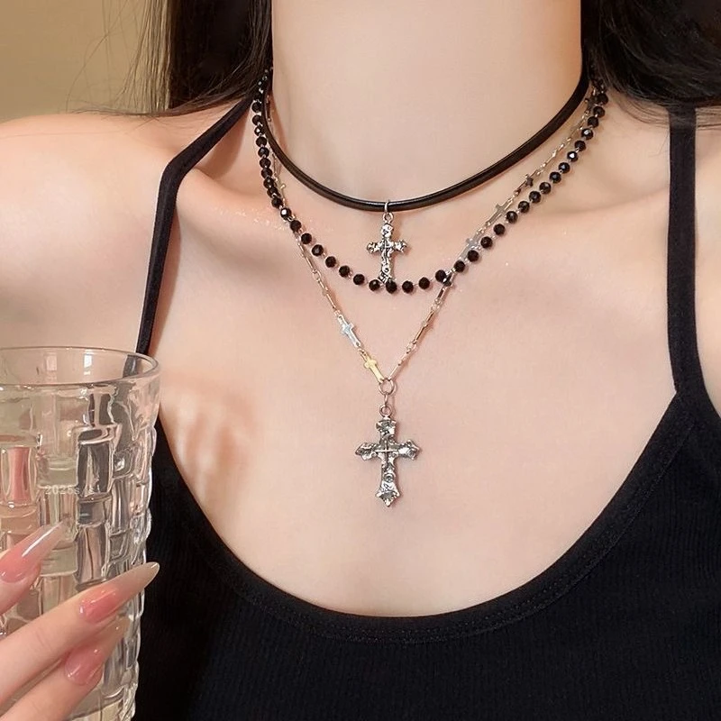 Millennium Hot Girl Y2k Retro mehrschichtige Kreuzperlen-Halskette für Frauen, süße coole dunkle Punk-geschichtete Schlüsselbeinkette – Detail 2