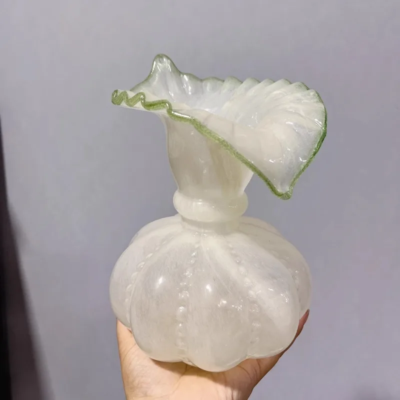 

Calla lily mouth Youmama vase authentic