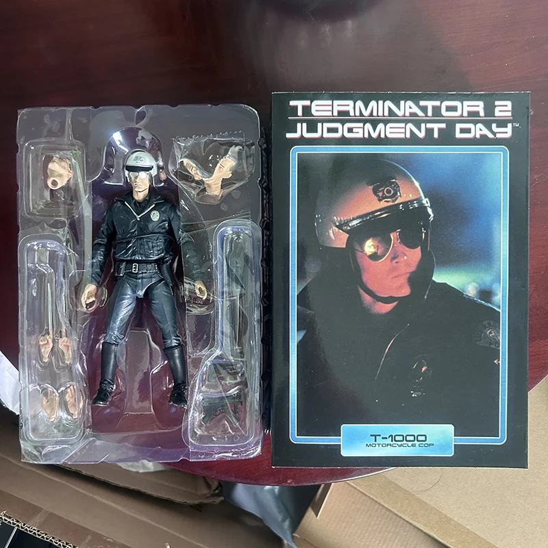 

NECA Figure Terminator 2 Judgment Day T-1000 Motorcycle Copy T-800 Arnold Schwarzenegger PVC Action Figure Model Toys Desk Decor