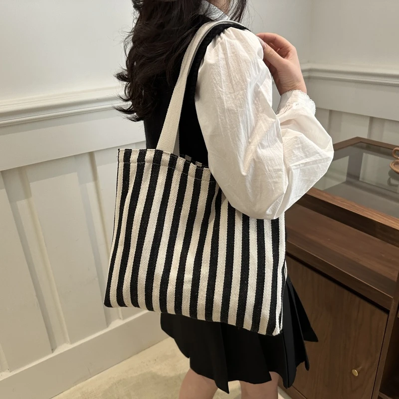 

Elegant Women Leather Luxury Classic Shoulder Bag Designer Tote Handbag For Modern Daily Outings