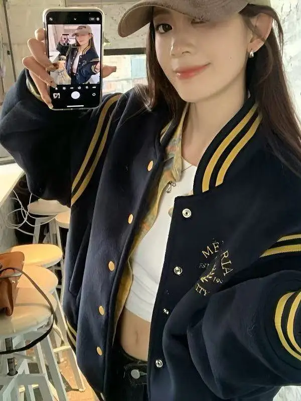 

Новая весенняя американская бейсбольная куртка для мужчин: приталенная, с вышивкой и контрастными вставками, в стиле ретро, трендовая модель