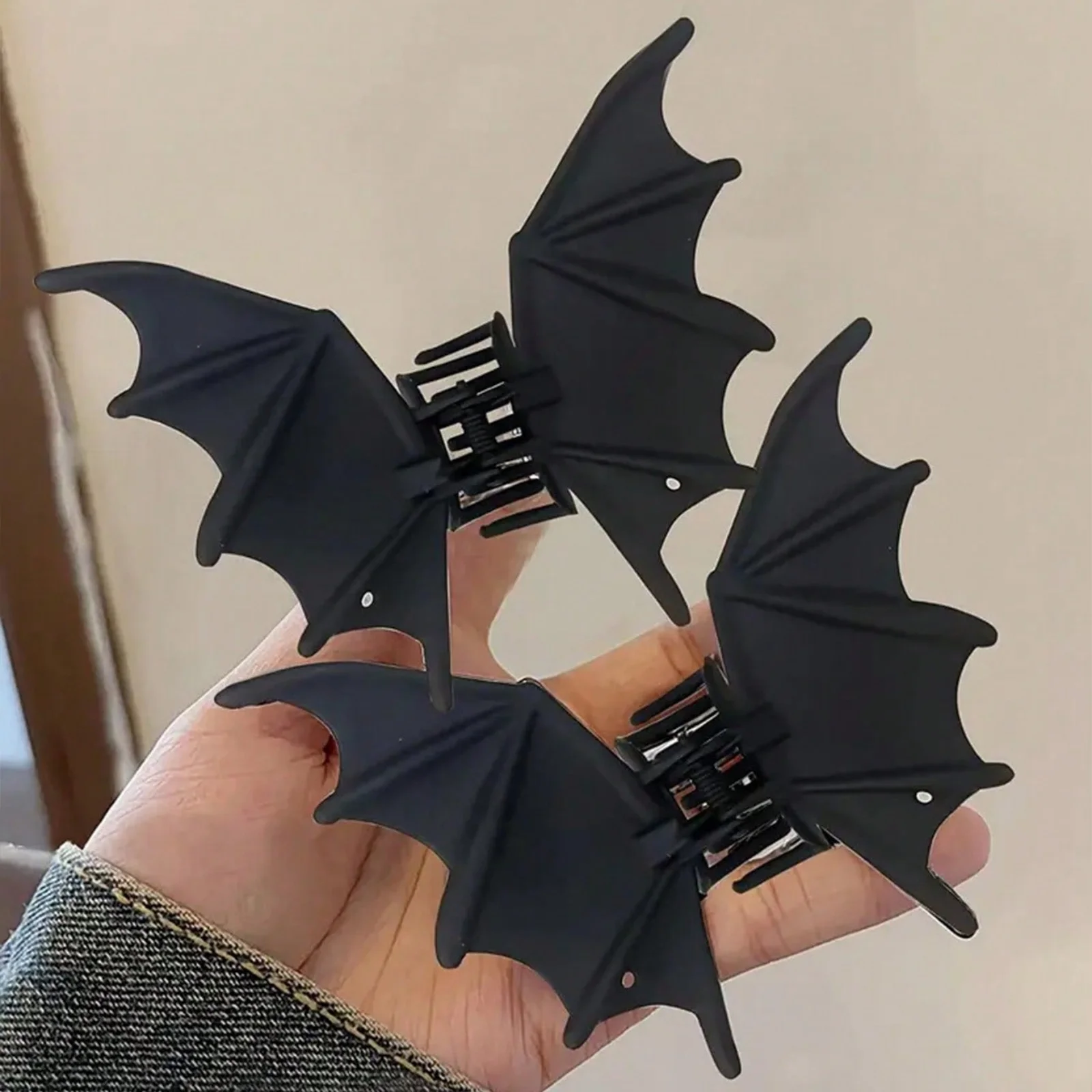 1Pc Gothic Punk Matte Black Bat-Wing Claw Clip, Elegant Women's Metal Ponytail Hair Accessory/Hair Claw, Suitable for Halloween image 2