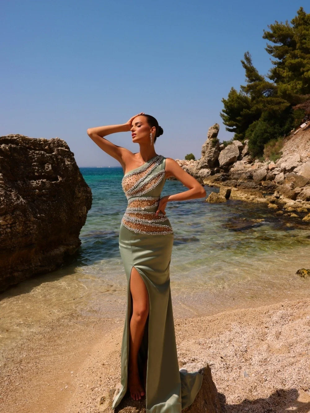 فستان سهرة مثير بكتف واحد رشيق مطرز بالكريستال ثوب مسائي ساحر على شكل حرف a بطول الأرض للحفلات حسب الطلب