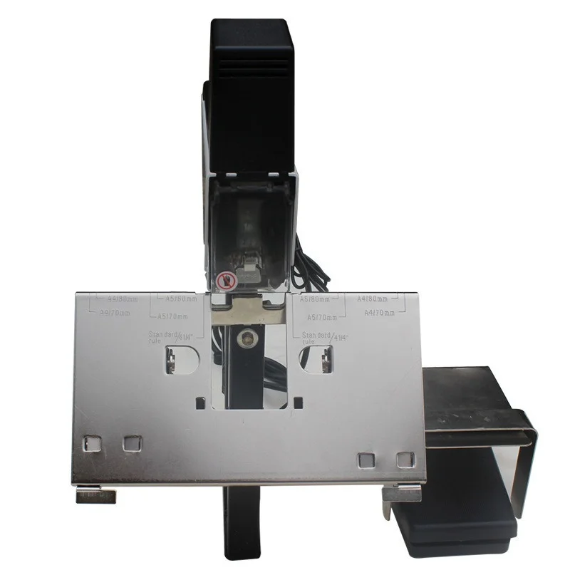 Máquina de encuadernación eléctrica 106 Máquina de encuadernación a caballo Máquina de encuadernación de silla de montar plana eléctrica de alta resistencia