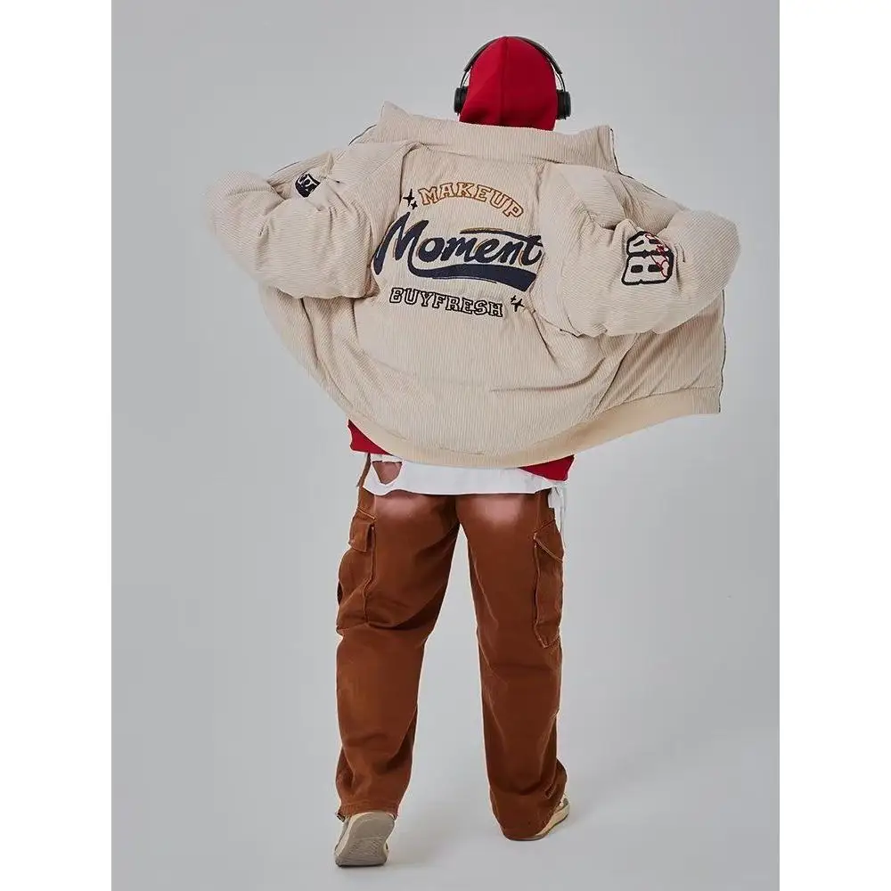 سترة شتوية جديدة للرجال مبطنة بالقطن 2025، معطف دافئ بسيط على الطراز الهونغ كونغي عصري بقصة قياسية للمراهقين