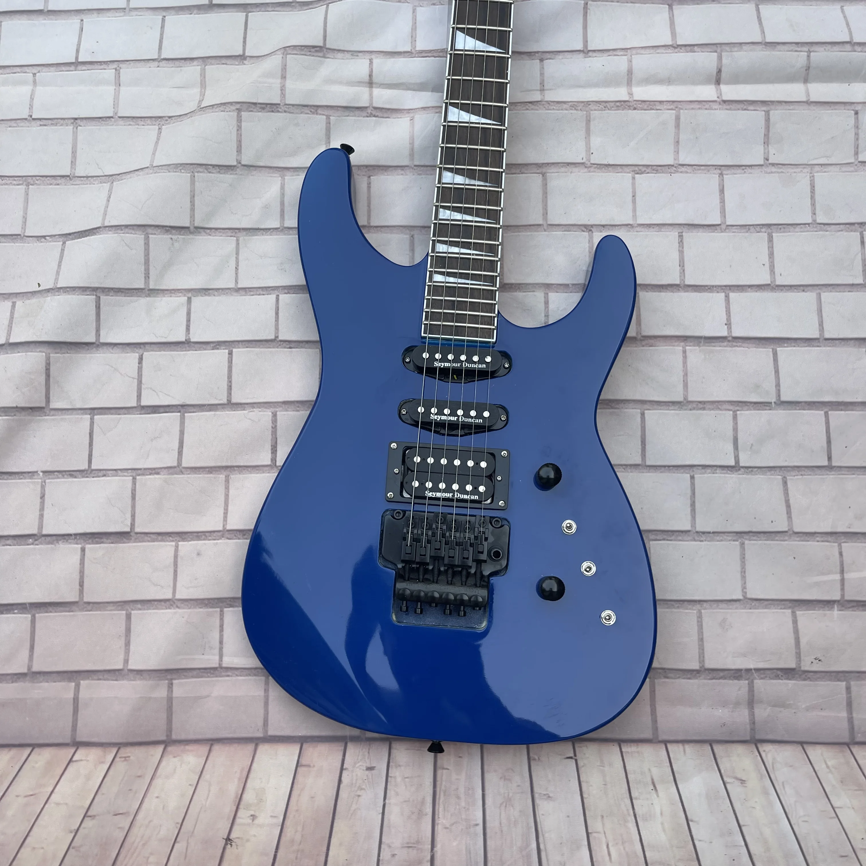 Guitar 6-string electric guitar, dark blue body, maple neck, rosewood fingerboard, factory real pictures, can be shipped upon or