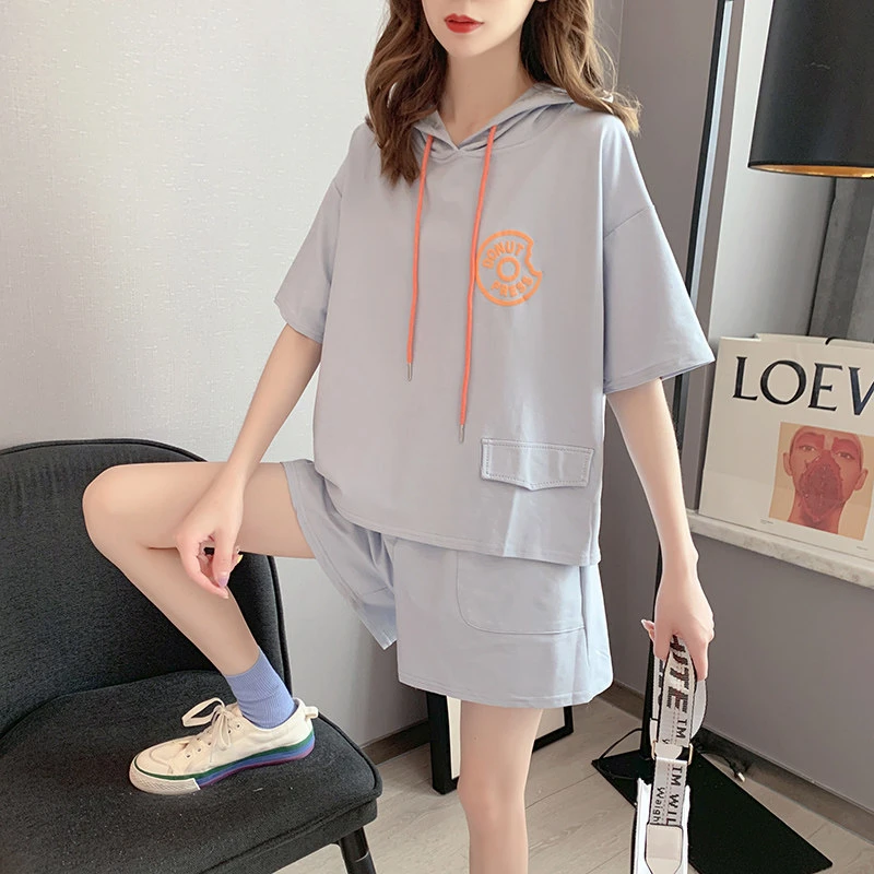 

Летний новый повседневный комплект в корейском стиле: худи с коротким рукавом и спортивные шорты, модный студенческий наряд для женщин, две вещи