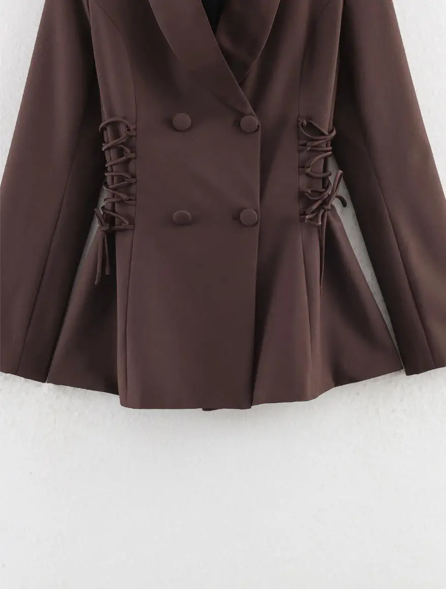 Damska marynarka w kolorze kawowego brązu, model 2026, elegancka, zapinana na sznurowadła z boku, dwurzędowa, szykowna marynarka biurowa, modna odzież wierzchnia.