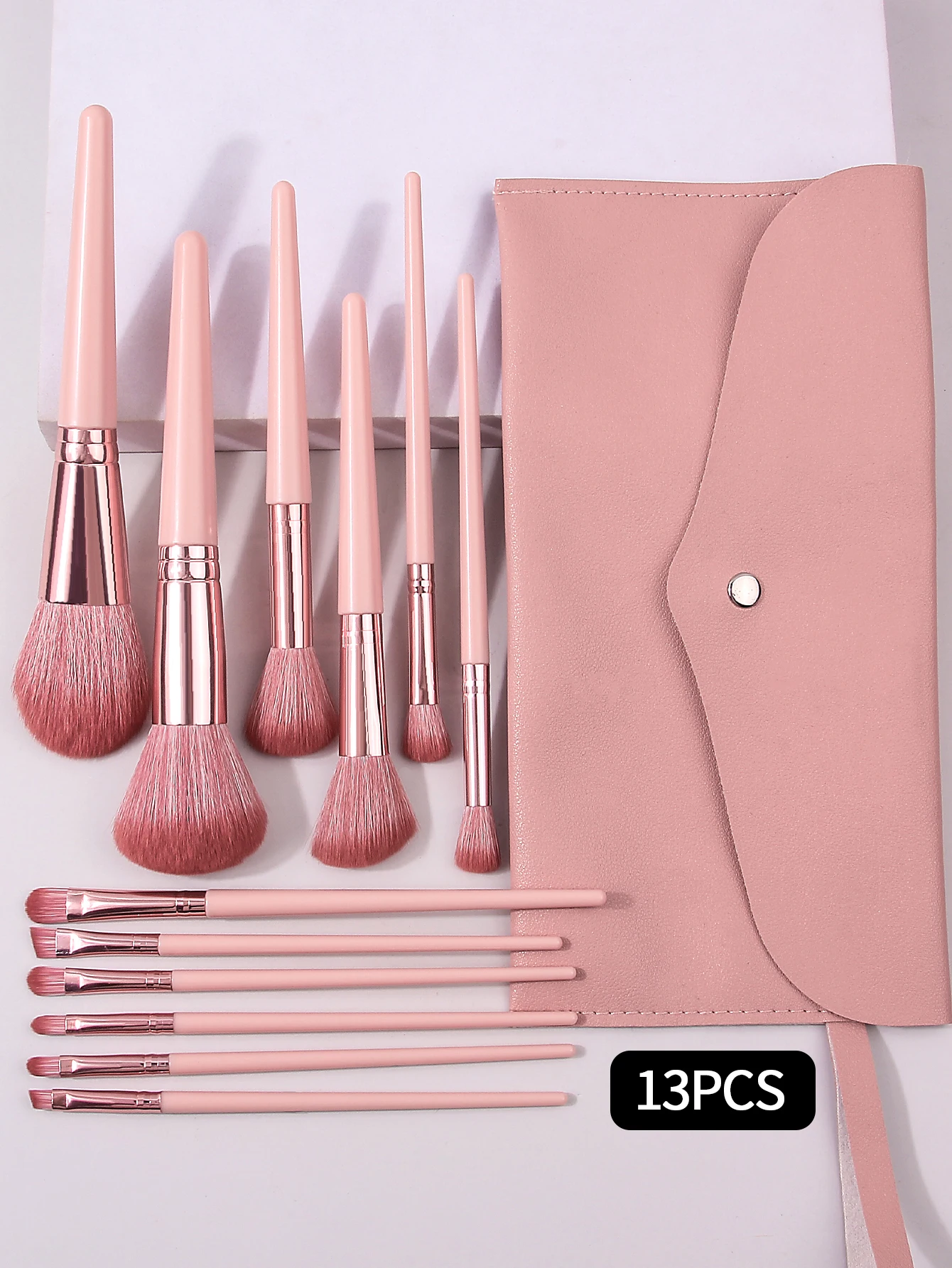 13-delige gezichtsmake-upborstelset wordt geleverd met een draagbare envelop, opbergtas voor make-upborstels, blush, foundation en eyelinerborstels