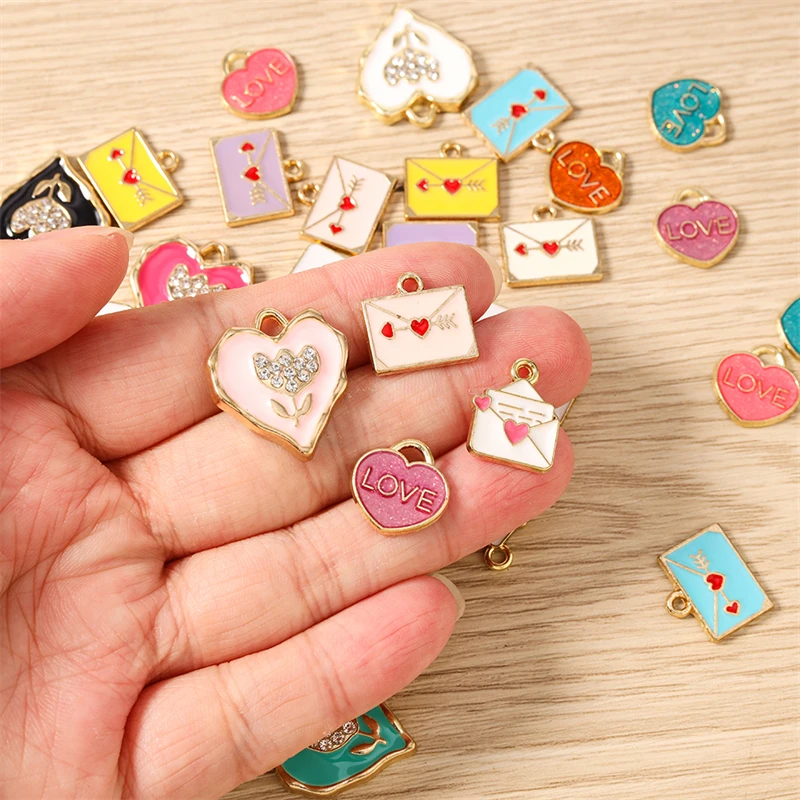 10 Stück Niedliche Emaille-Anhänger in Herz- und Umschlagform für Schmuckherstellung, Halsketten, Ohrringe, DIY-Bastelarbeiten, Geschenke – Detail 2