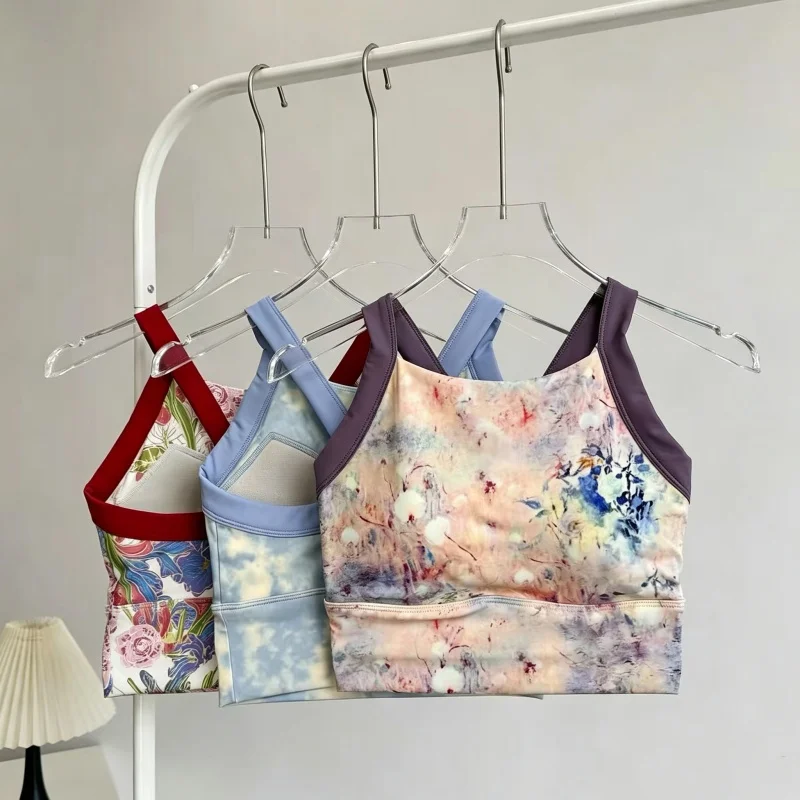 sutia-esportivo-feminino-com-estampa-floral-tie-dye-costas-cruzadas-alcas-largas-bojo-fixo-alta-sustentacao-sem-aro-para-academia-yoga-e-atividades-fisicas